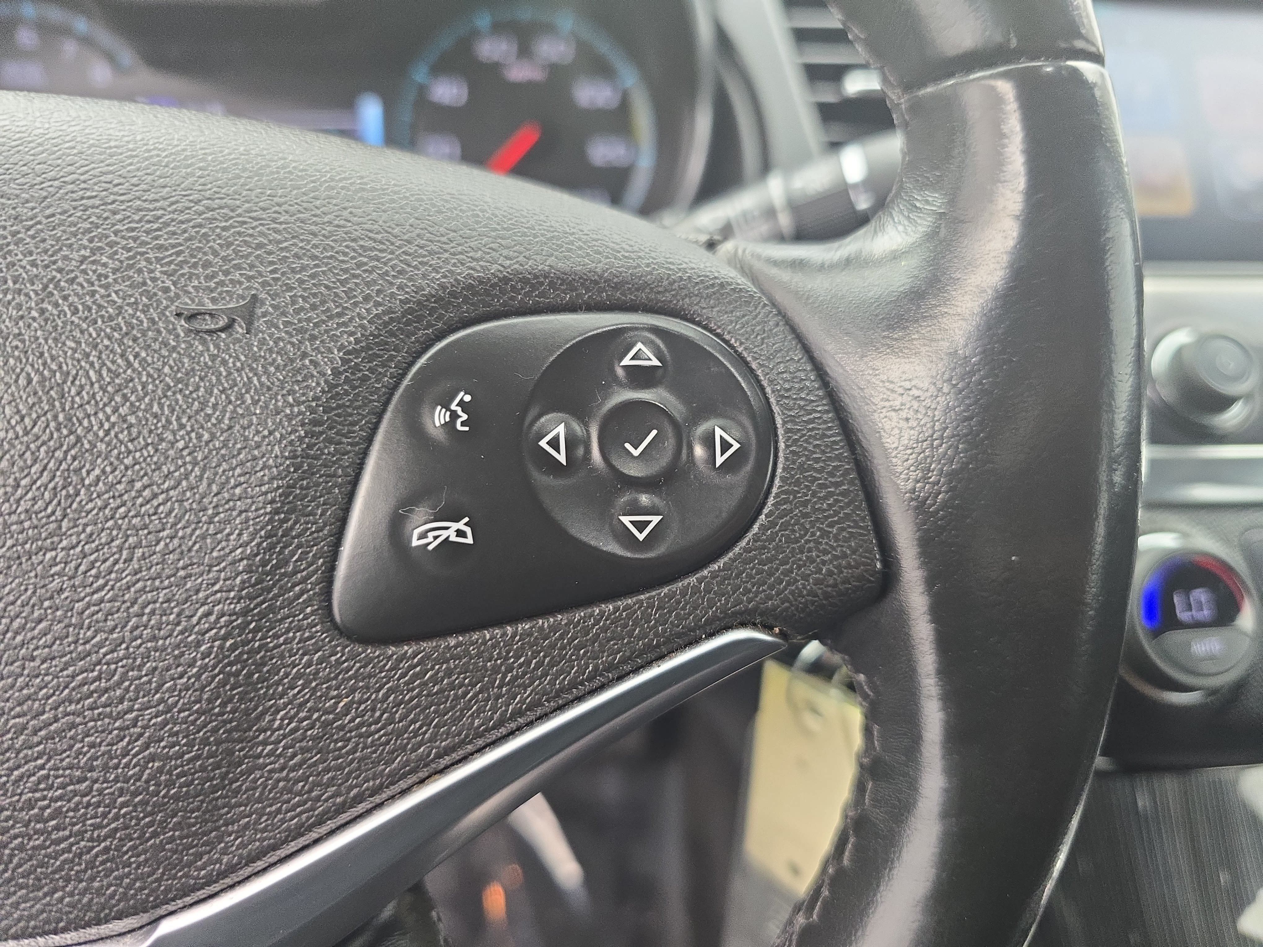 Used 2017 Chevrolet Impala LT FWD image 17