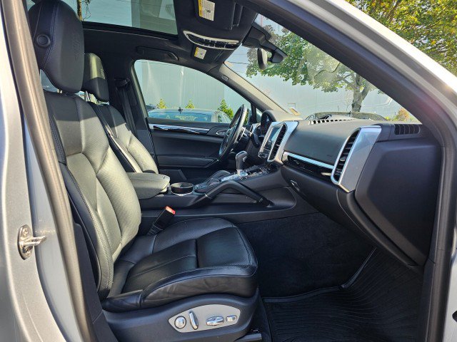 Used 2017 Porsche Cayenne Platinum Edition AWD/4WD image 10