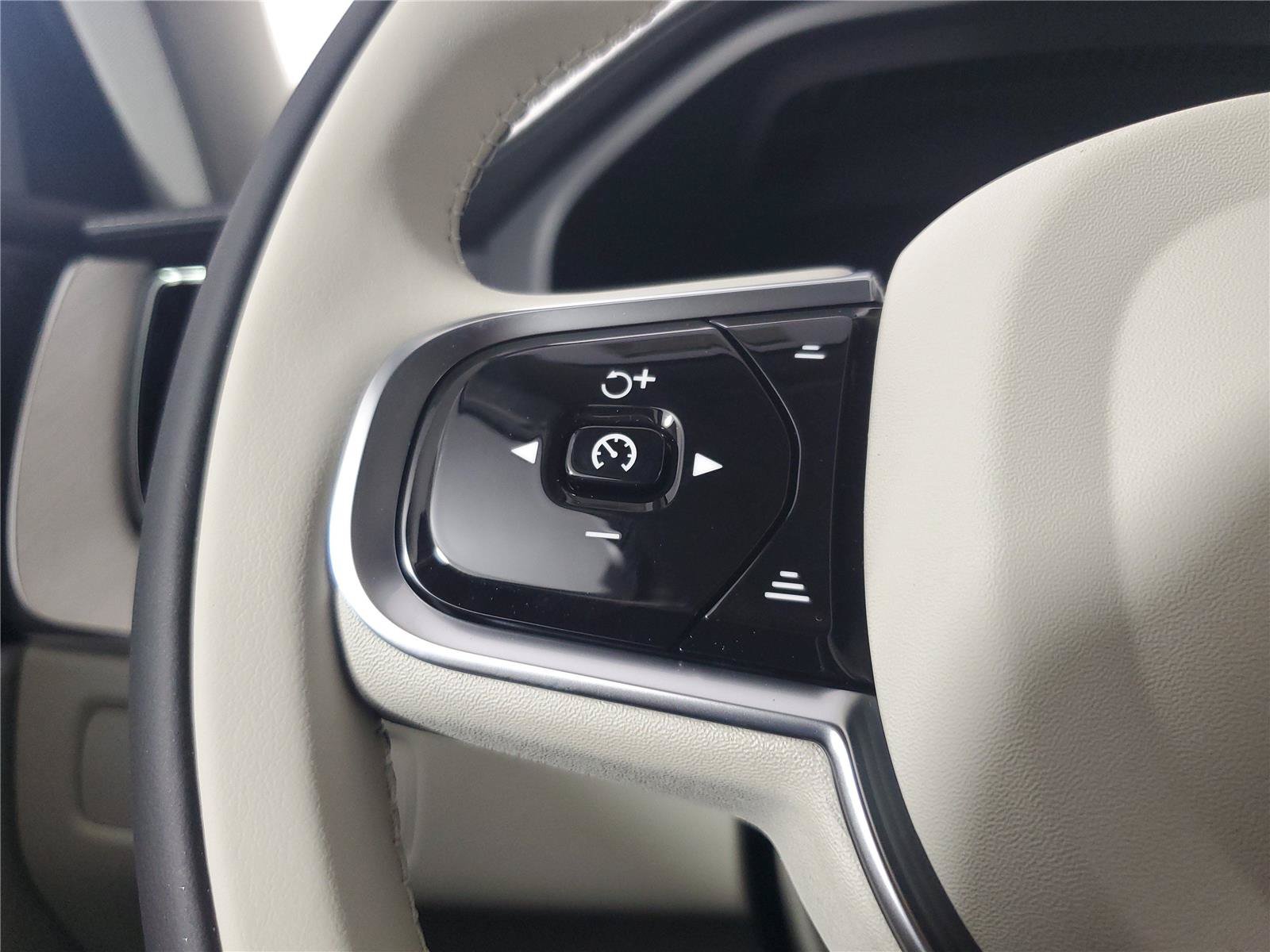 New 2026 Volvo XC60 B5 Ultra w/ Protection Package Premier AWD/4WD image 25