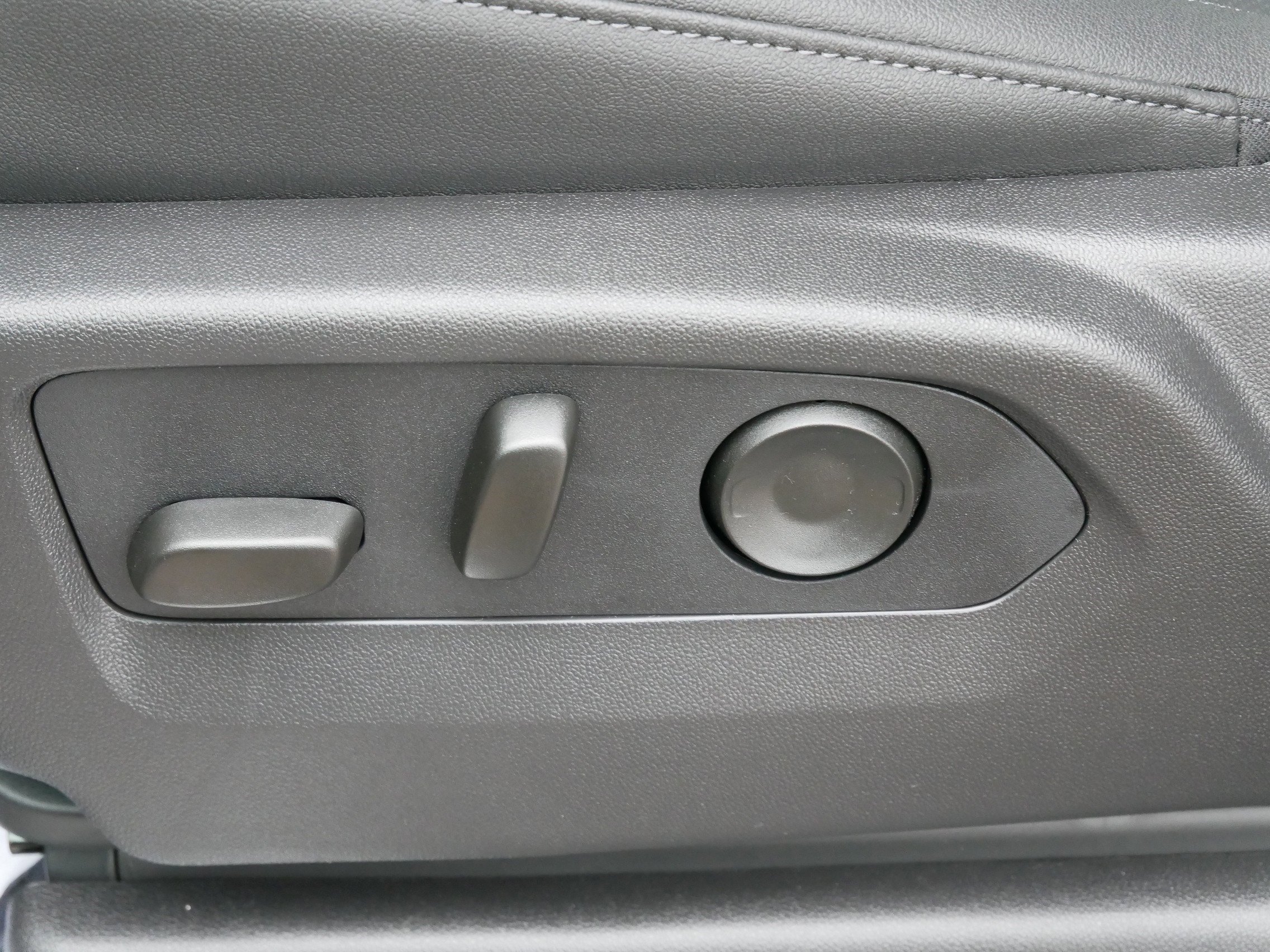 New 2026 GMC Sierra 2500 SLT w/ SLT Premium Package image 17