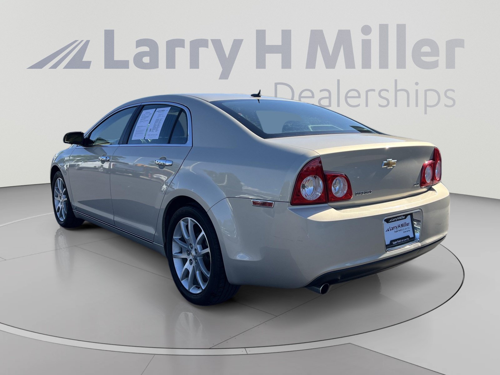 Used 2009 Chevrolet Malibu LTZ w/ Rear Power Package FWD image 3
