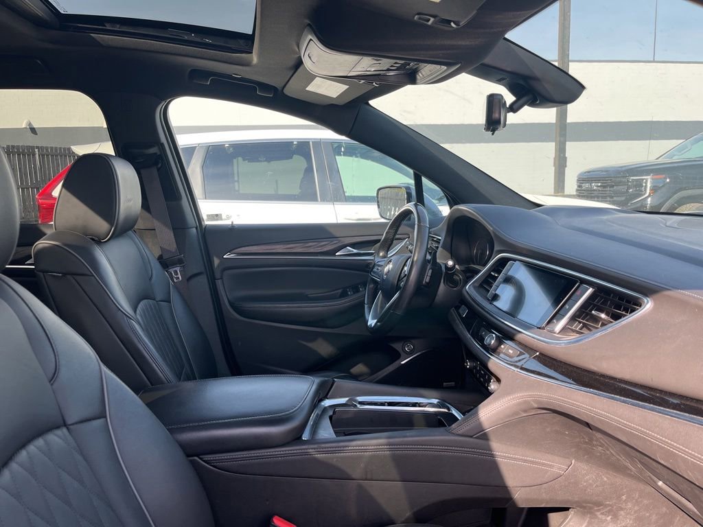 Used 2024 Buick Enclave Avenir w/ Avenir Technology Package AWD/4WD image 2
