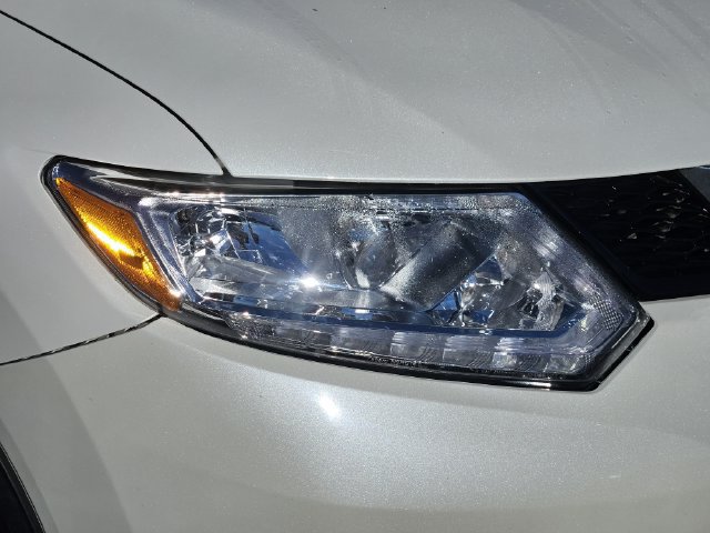 Used 2016 Nissan Rogue SV AWD/4WD image 9