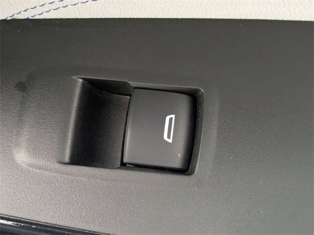 Used 2025 Chevrolet Trax LT w/ LT Convenience Package image 33