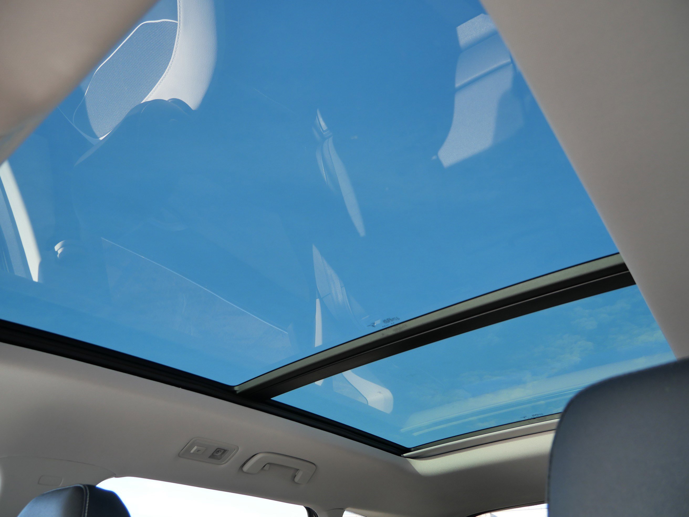 Certified 2025 Volkswagen Taos SE image 34