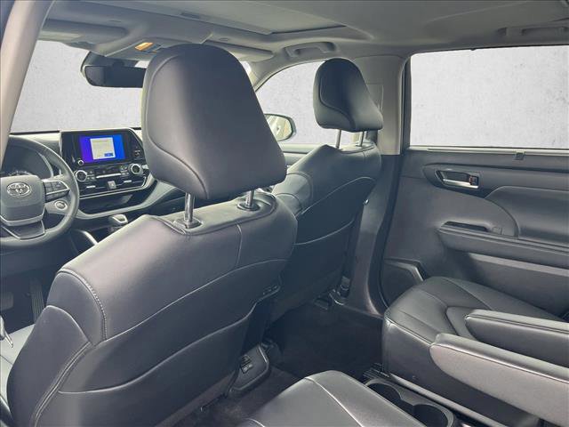 Certified 2025 Toyota Highlander XLE image 17
