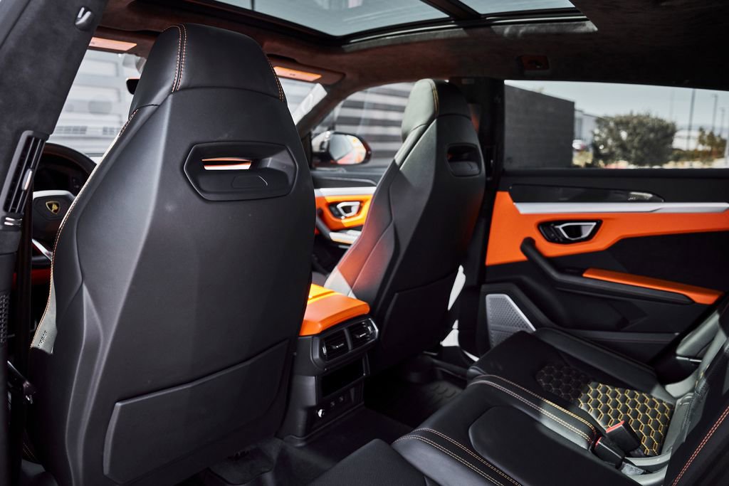 Used 2022 Lamborghini Urus AWD/4WD image 40