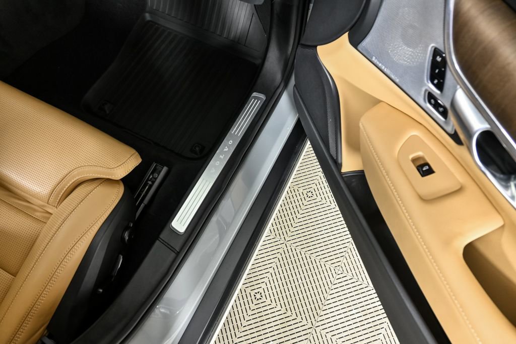 Certified 2024 Volvo V90 B6 Cross Country Ultimate w/ Protection Package Premier image 28