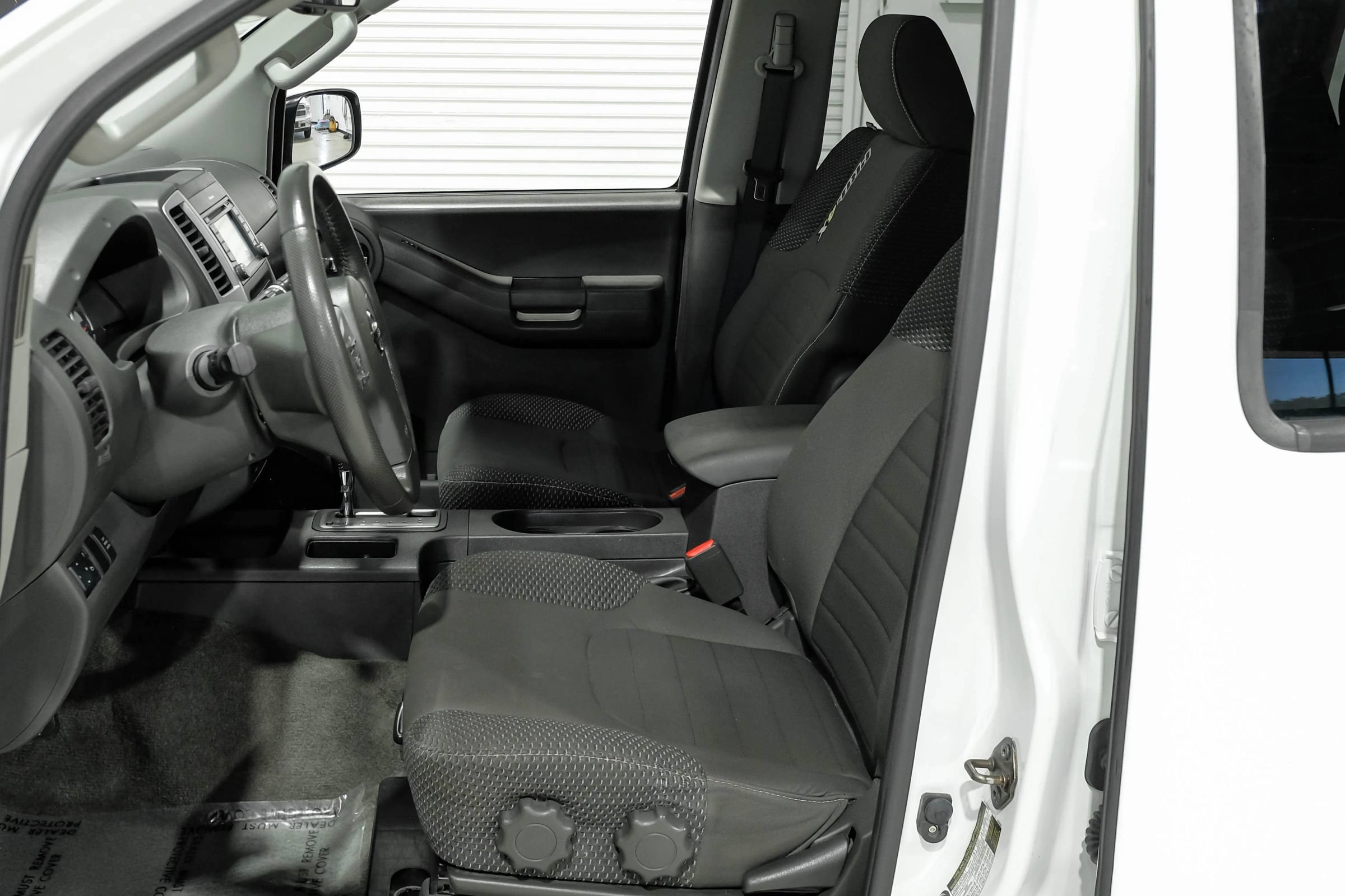 Used 2014 Nissan Xterra PRO-4X w/ Nevada Tow Package AWD/4WD image 35