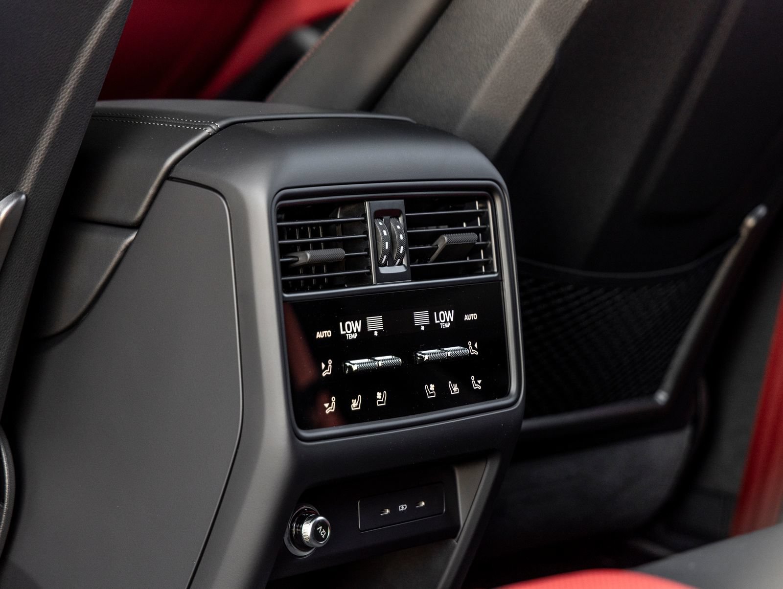 Certified 2025 Porsche Cayenne GTS AWD/4WD image 32