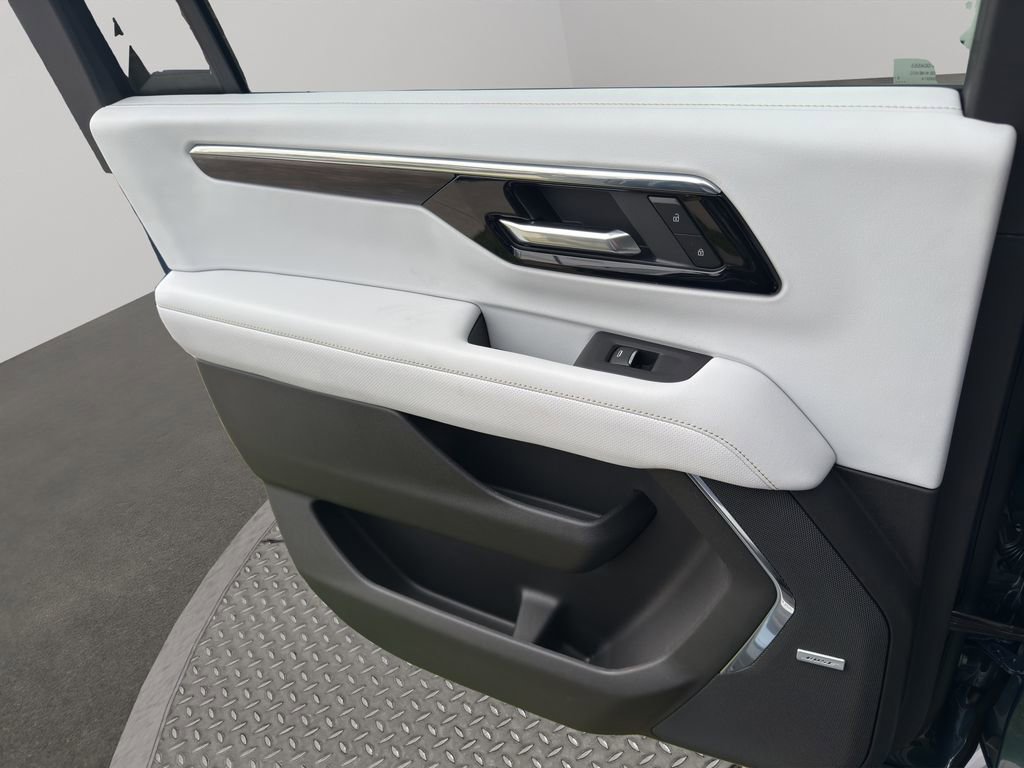 New 2026 Chevrolet Suburban Premier image 19