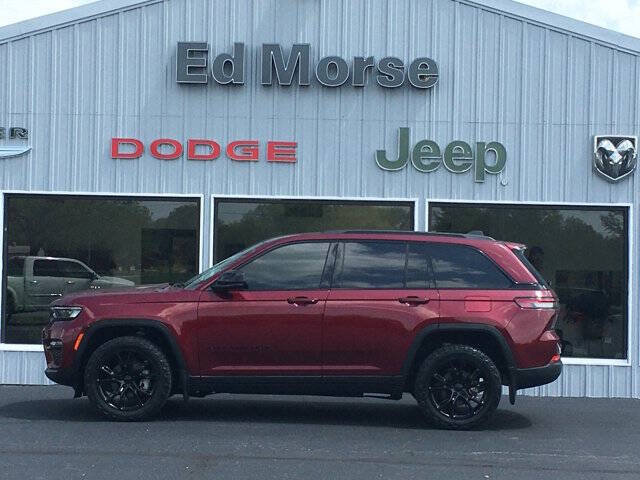 Used 2023 Jeep Grand Cherokee Limited w/ Black Appearance Package AWD/4WD image 6