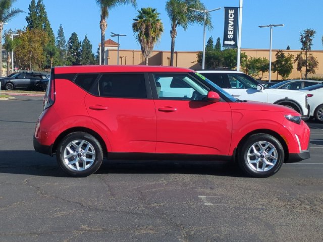 Certified 2025 Kia Soul LX w/ LX Technology Package FWD image 2