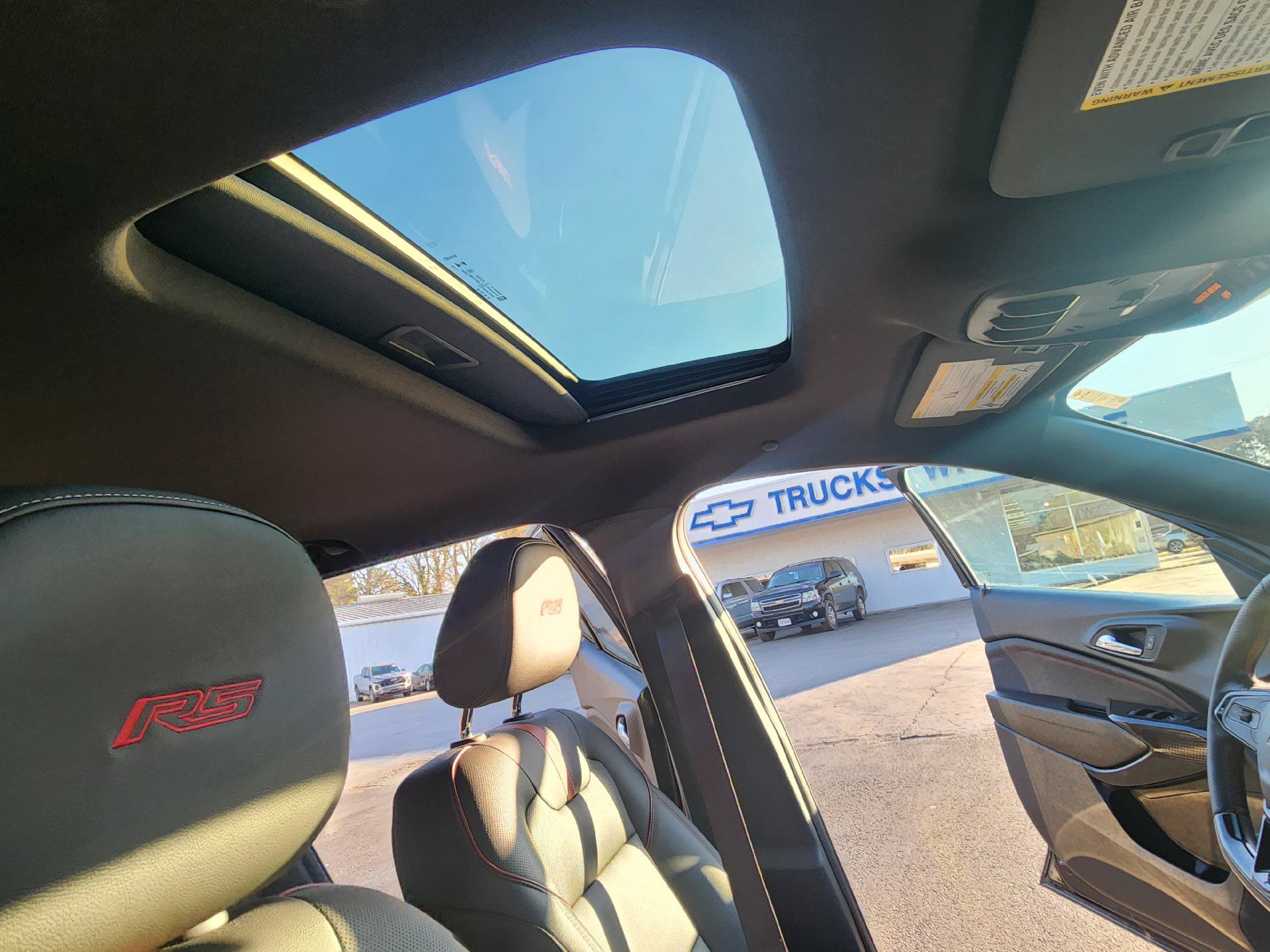 Used 2025 Chevrolet Trax RS w/ Sunroof Package FWD image 14