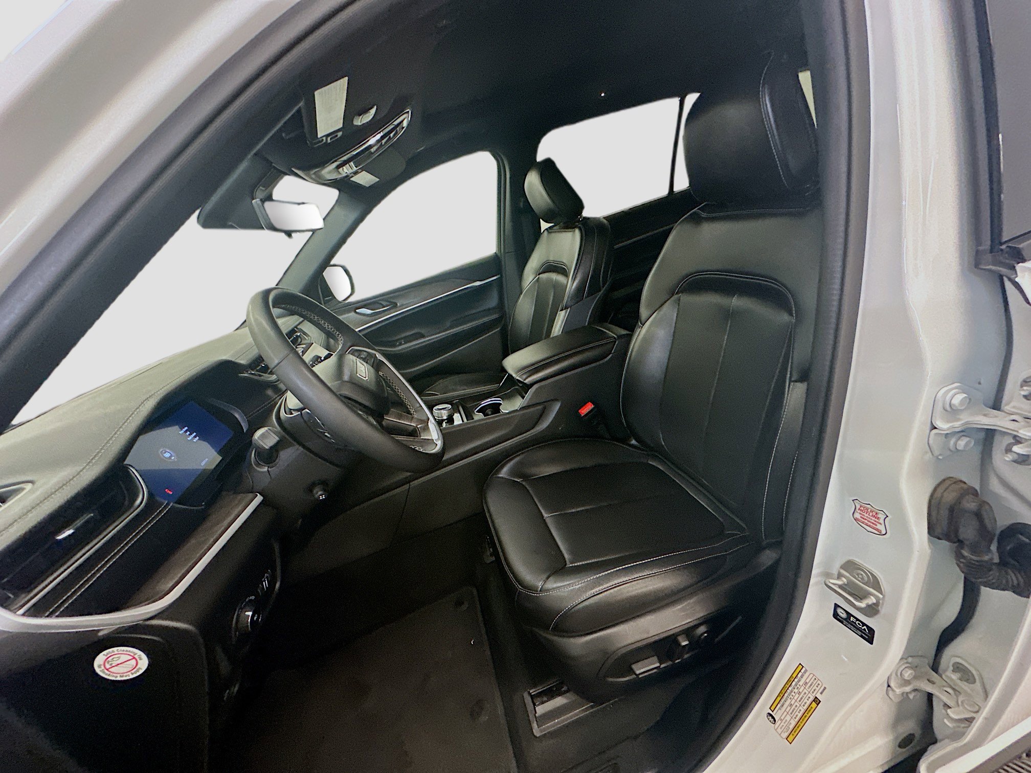 Used 2024 Jeep Grand Cherokee L Limited w/ Luxury Tech Group II image 13