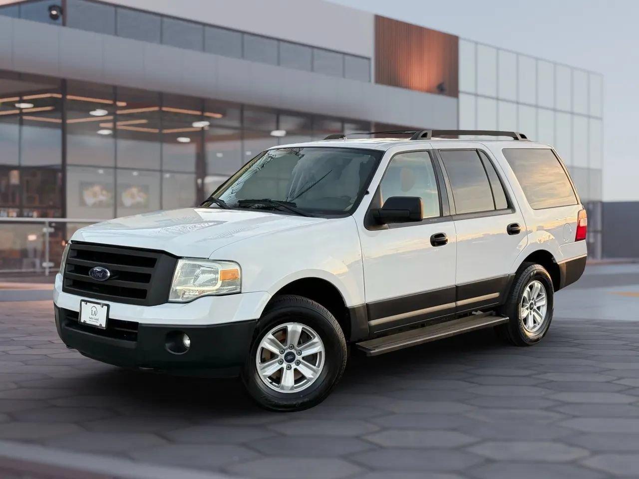 Used 2010 Ford Expedition XLT AWD/4WD image 2
