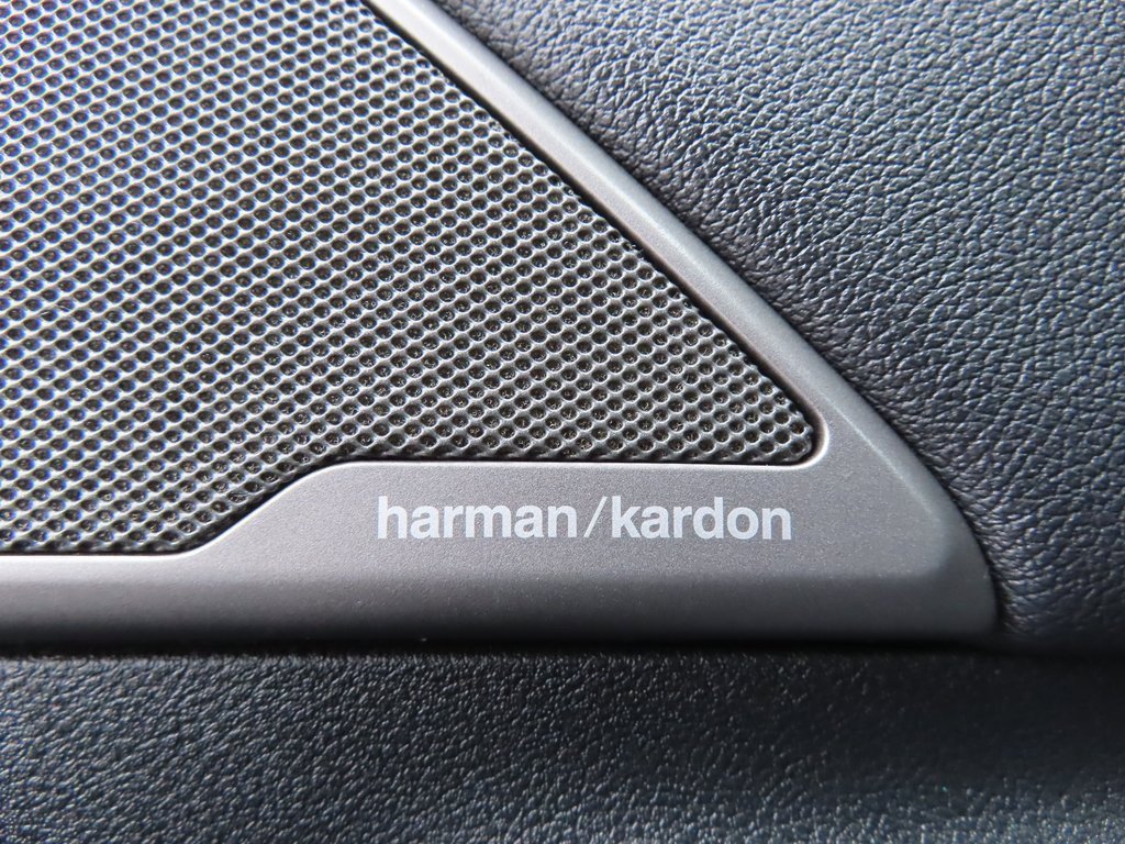 Used 2022 BMW 530e xDrive w/ Premium Package image 12