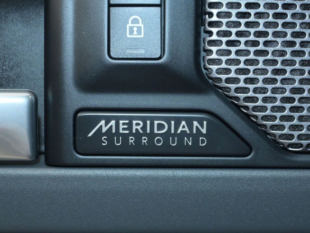 Used 2023 Land Rover Defender 110 X-Dynamic SE image 24