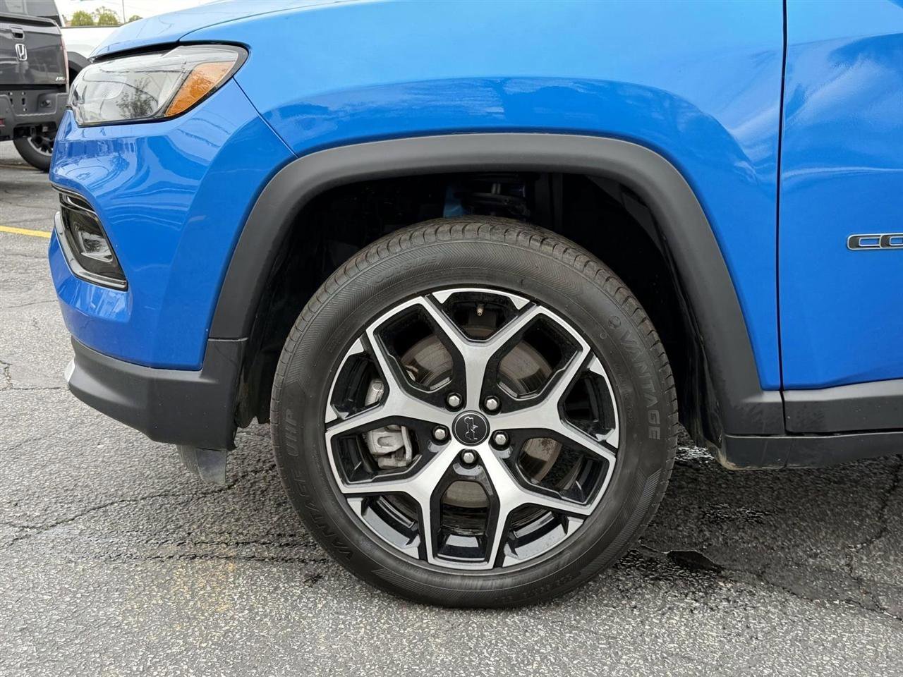 Used 2025 Jeep Compass Limited AWD/4WD image 7