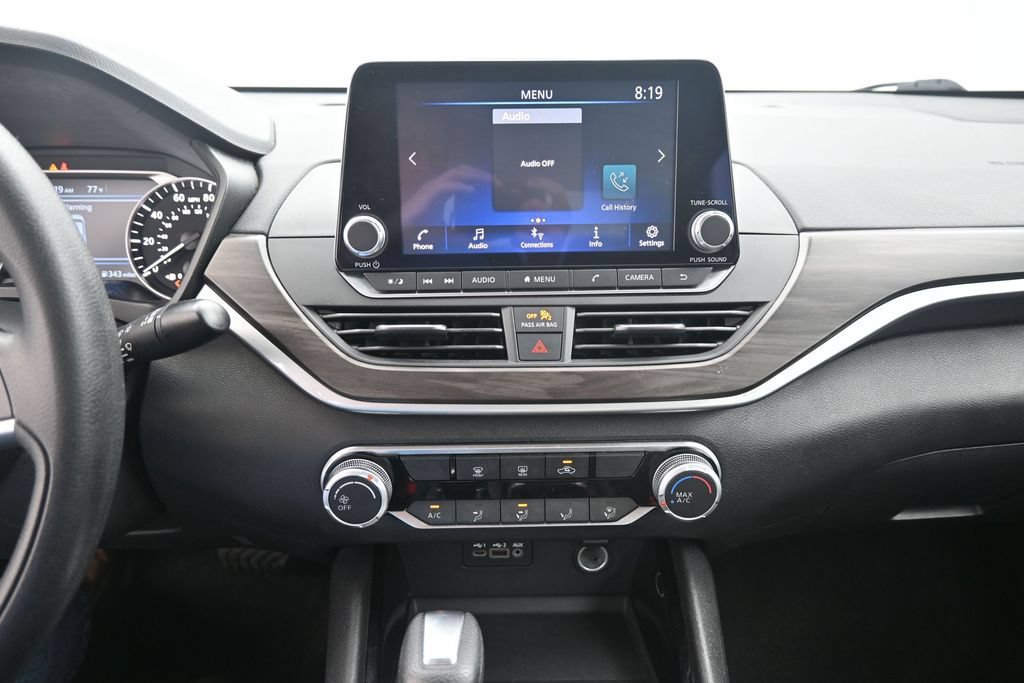 Used 2024 Nissan Altima 2.5 SV FWD image 12
