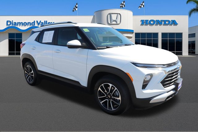 Used 2025 Chevrolet TrailBlazer LT image 1