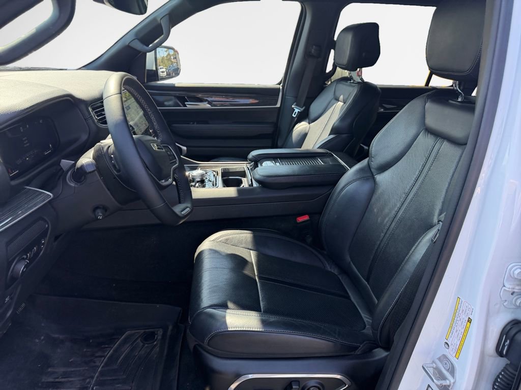 Used 2022 Jeep Wagoneer Series III w/ Flexible Seating Group image 12