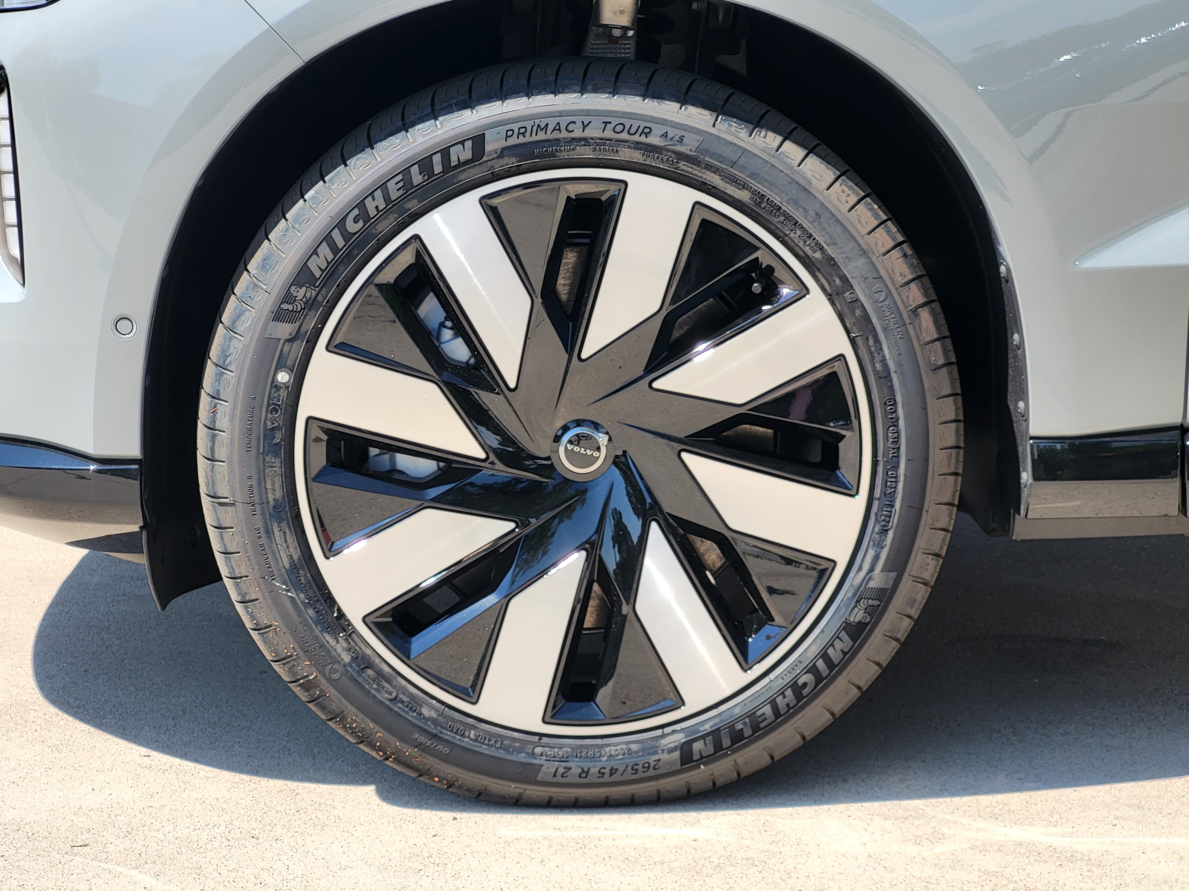 New 2026 Volvo EX90 Plus AWD/4WD image 7