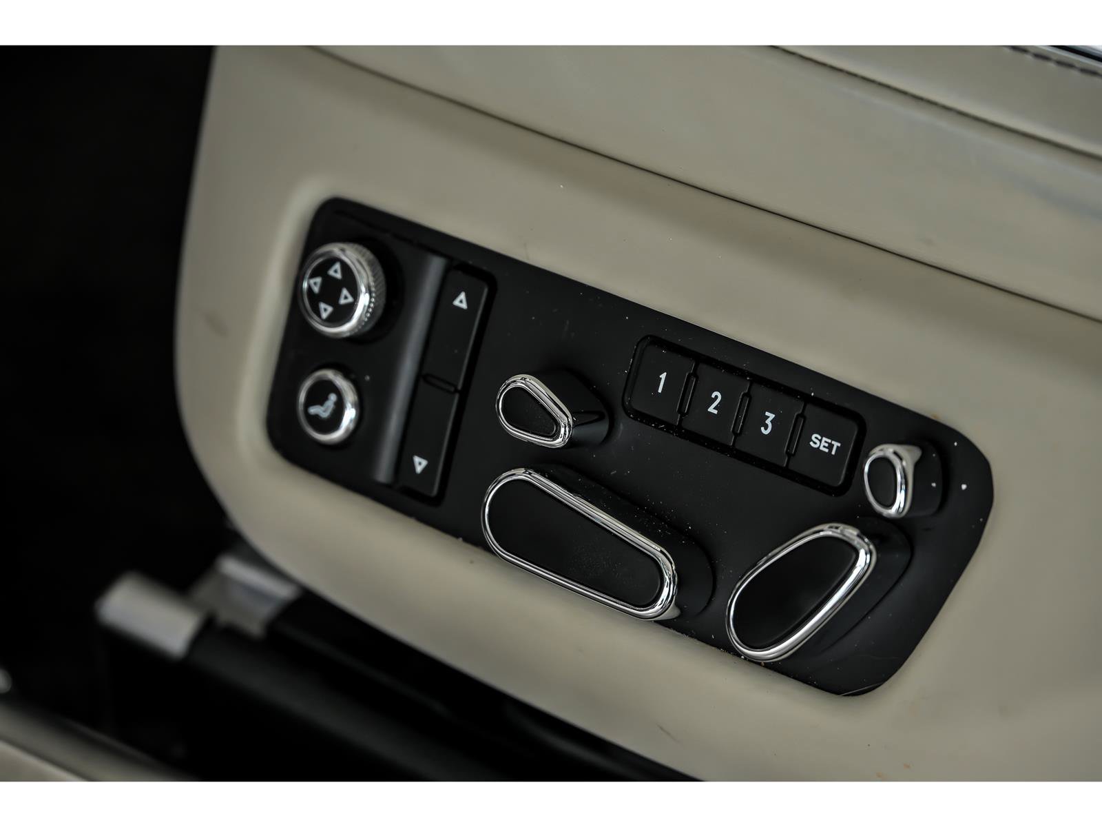 Used 2014 Bentley Flying Spur W12 AWD/4WD image 16