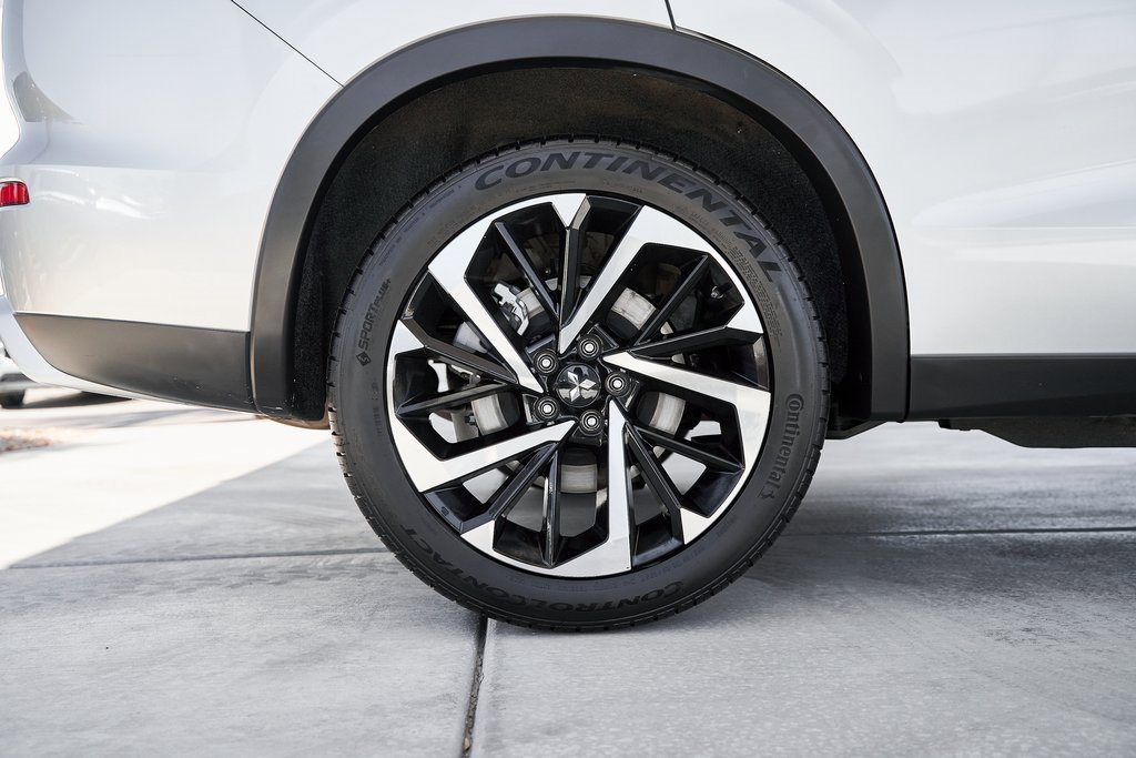 Used 2024 Mitsubishi Outlander SE image 9