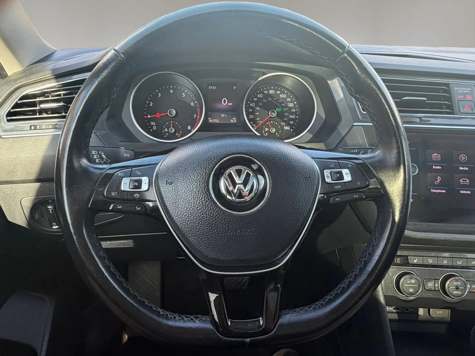 Used 2019 Volkswagen Tiguan SE w/ Panoramic Sunroof Package FWD image 17