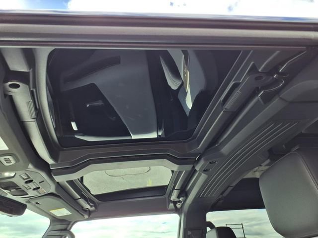 New 2025 GMC Hummer EV 2X image 6