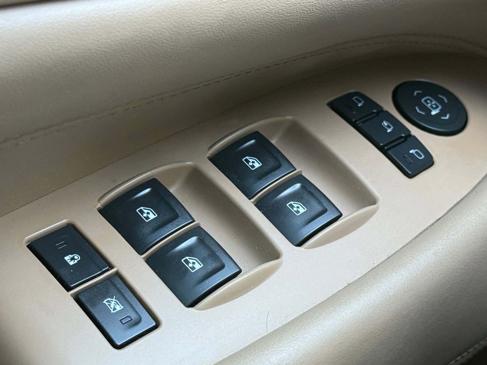 Used 2019 Cadillac Escalade ESV Platinum AWD/4WD image 32