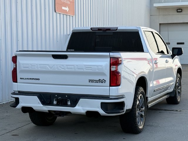 Used 2023 Chevrolet Silverado 1500 High Country w/ Technology Package AWD/4WD image 4