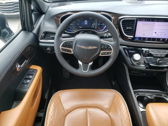 Used 2022 Chrysler Pacifica Pinnacle FWD image 15