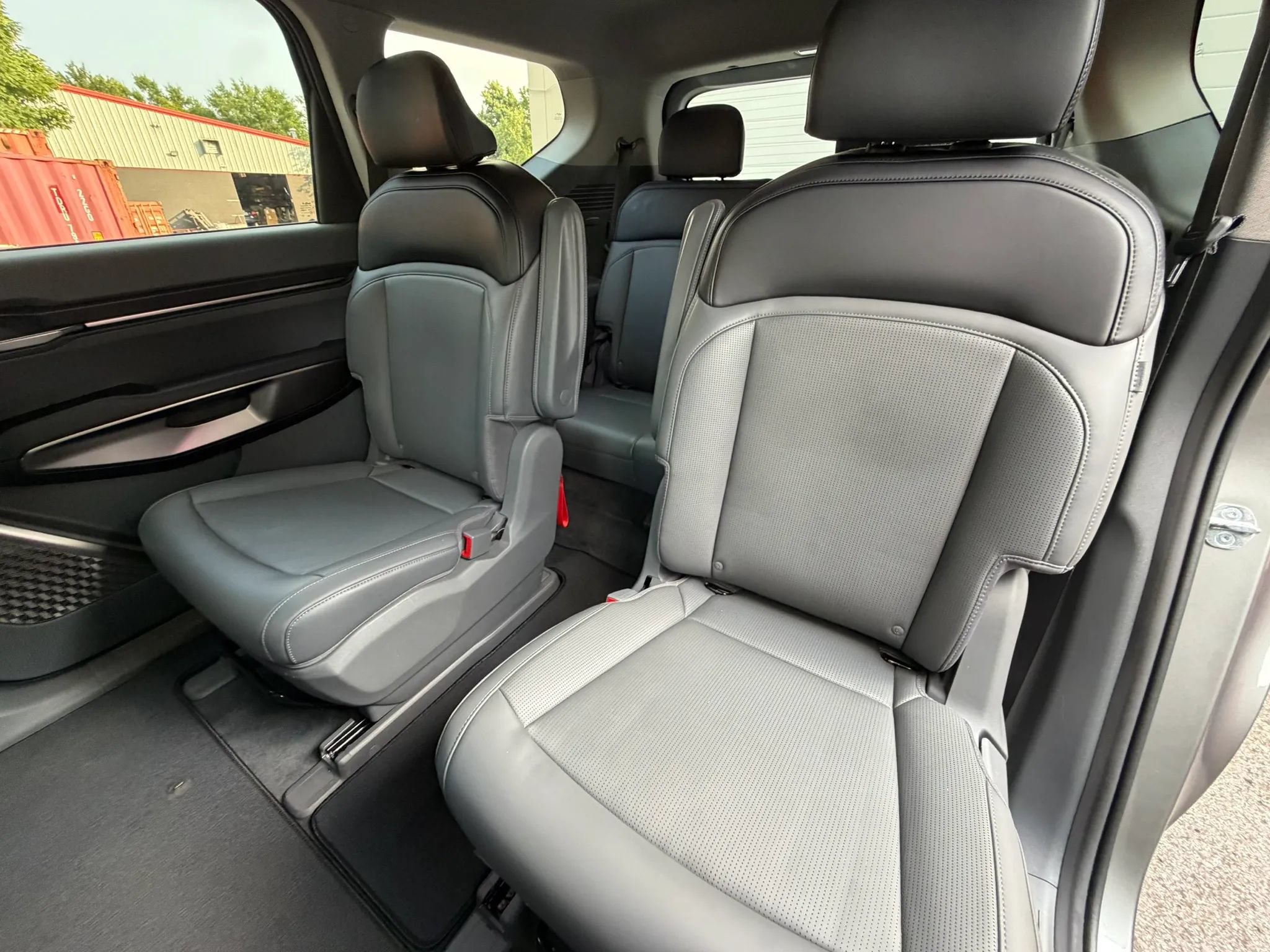 Used 2024 Kia EV9 Light Long Range RWD image 18