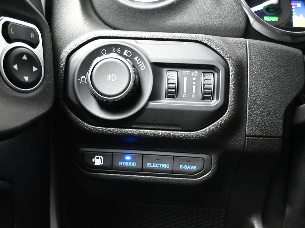 Used 2021 Jeep Wrangler Unlimited Sahara w/ Cold Weather Group image 27