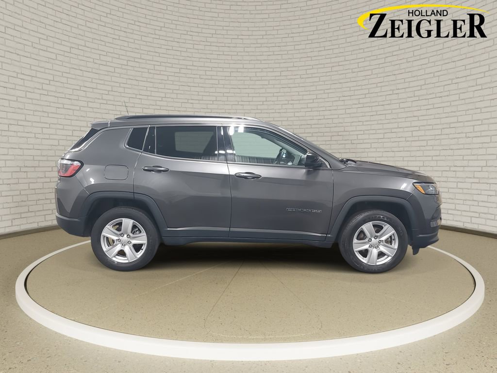 Used 2022 Jeep Compass Latitude image 4