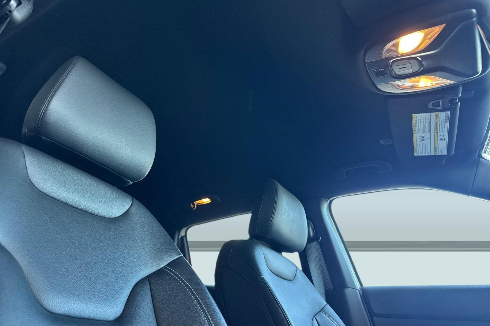 Used 2025 Jeep Compass Limited image 26