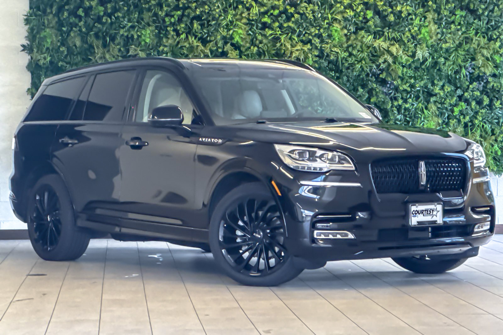 Certified 2023 Lincoln Aviator Reserve w/ Equipment Group 201A AWD/4WD image 1