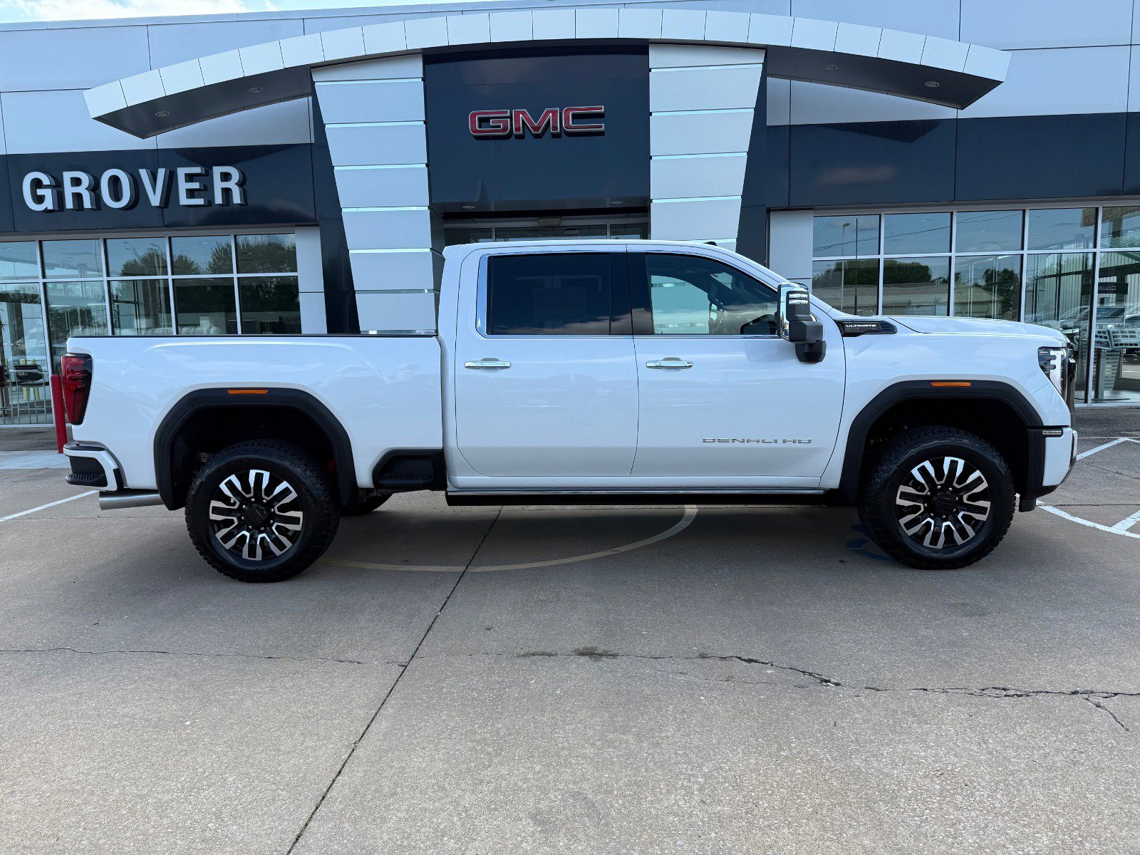 New 2025 GMC Sierra 2500 Denali Ultimate image 3