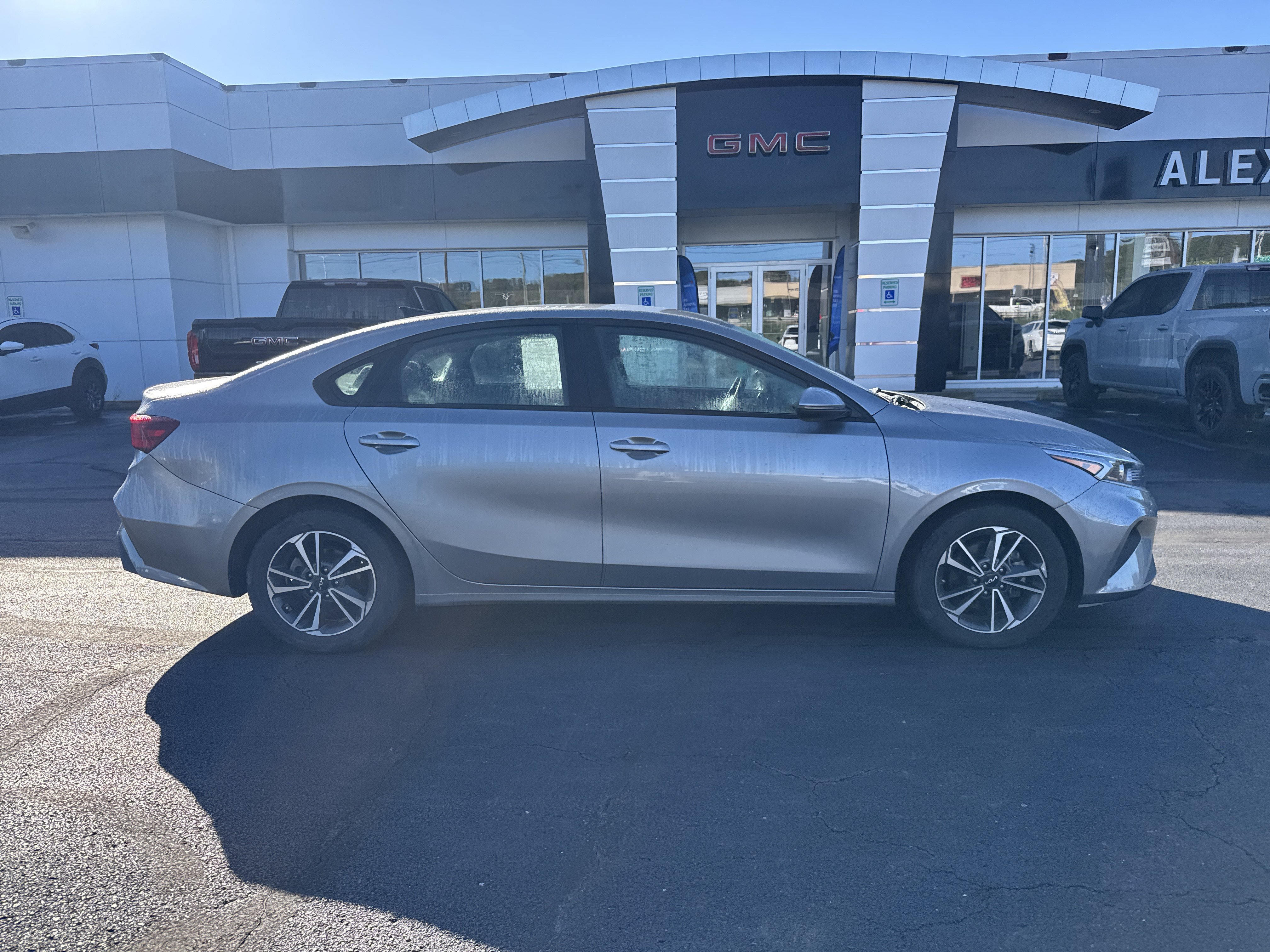 Used 2023 Kia Forte LXS w/ LXS Technology Package FWD image 2