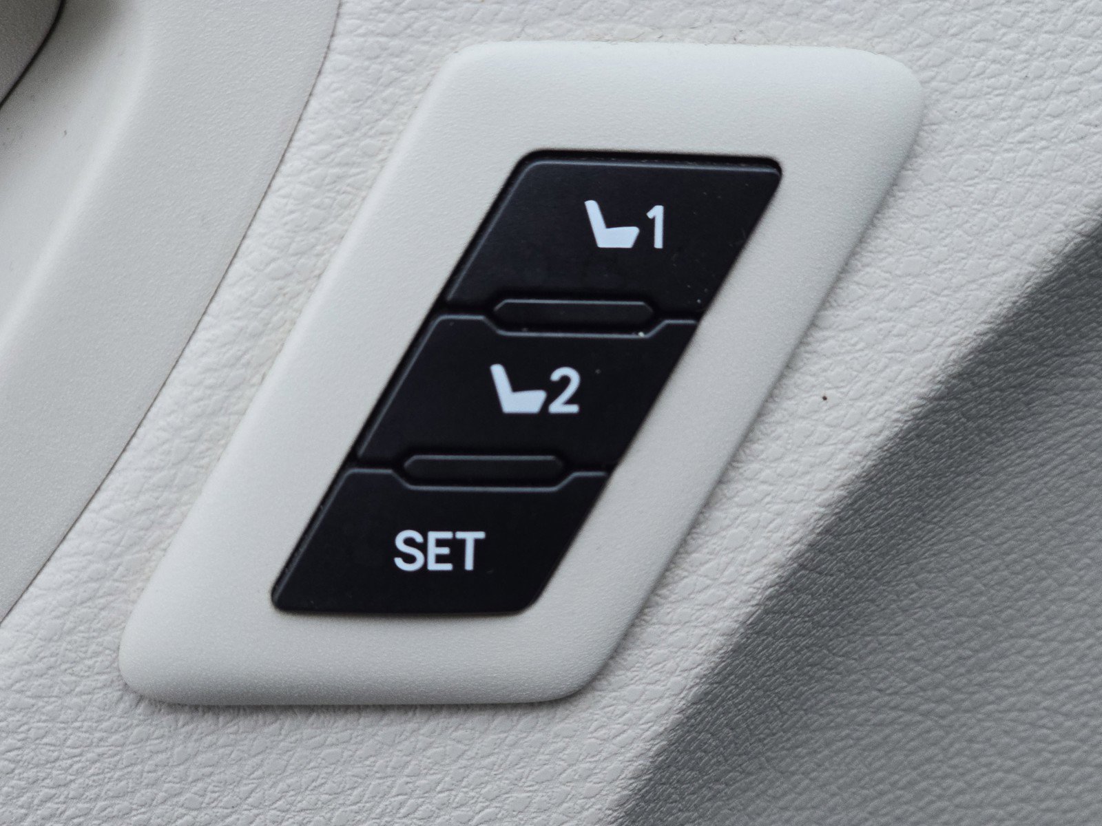 Used 2023 Toyota Sienna Platinum image 19