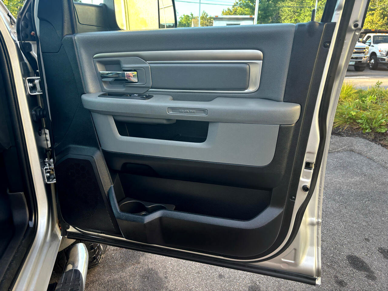 Used 2017 RAM 2500 SLT image 32