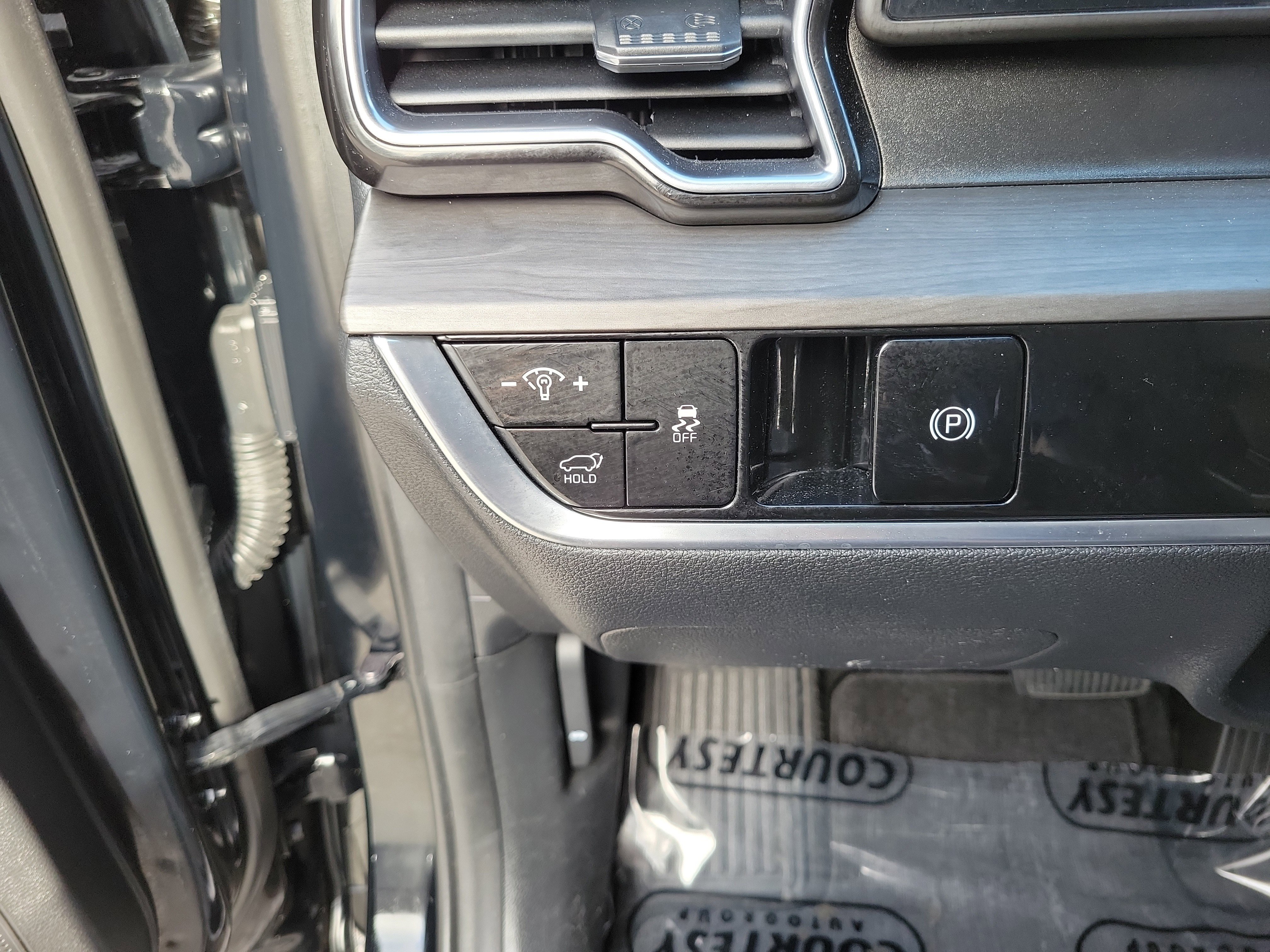 Certified 2023 Kia Sportage X-Line w/ X-Line Premium Package AWD/4WD image 8