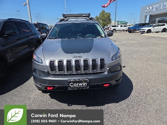 Used 2018 Jeep Cherokee Trailhawk w/ Cold Weather Group AWD/4WD image 2