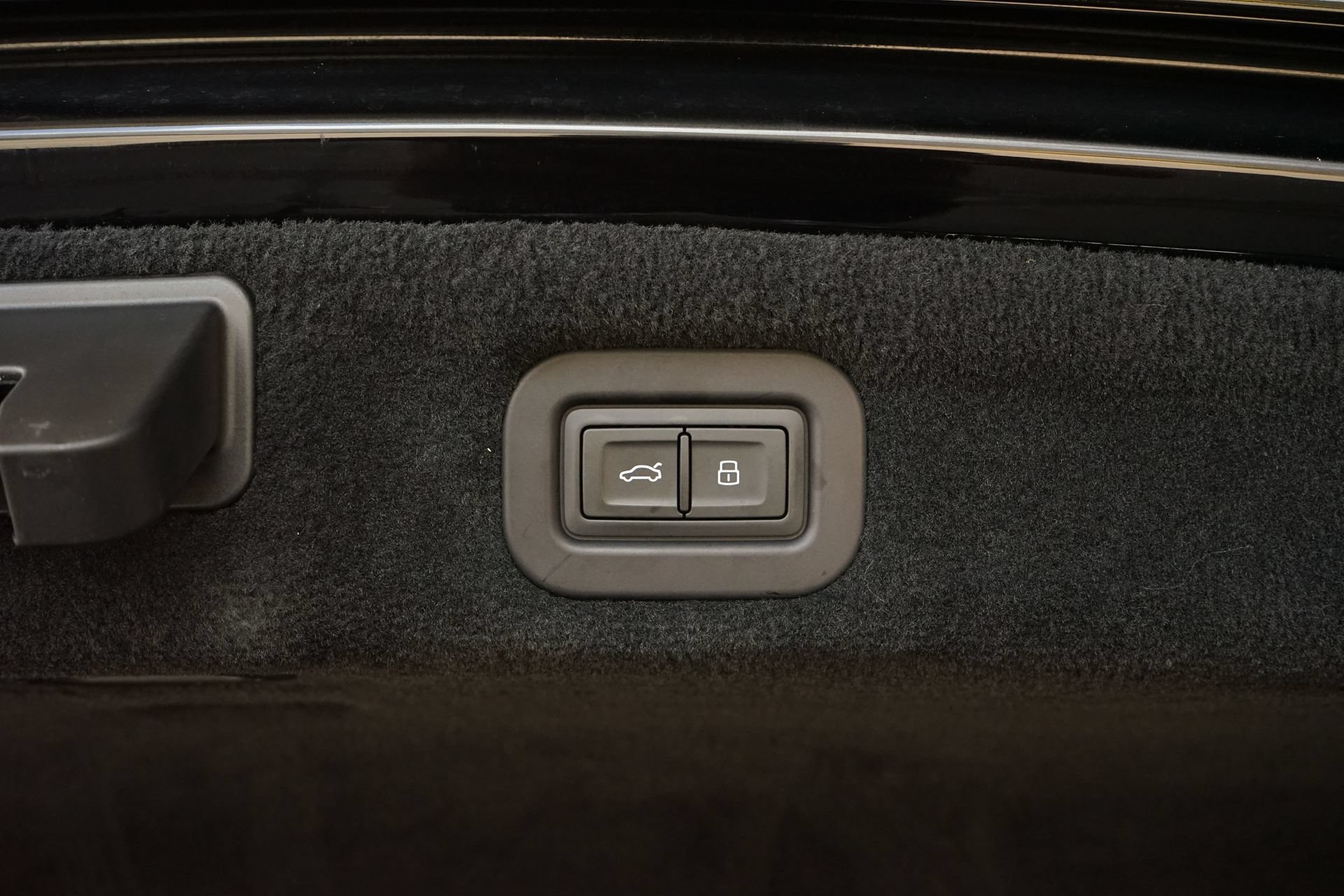Used 2022 Bentley Flying Spur Plug-In Hybrid AWD/4WD image 34