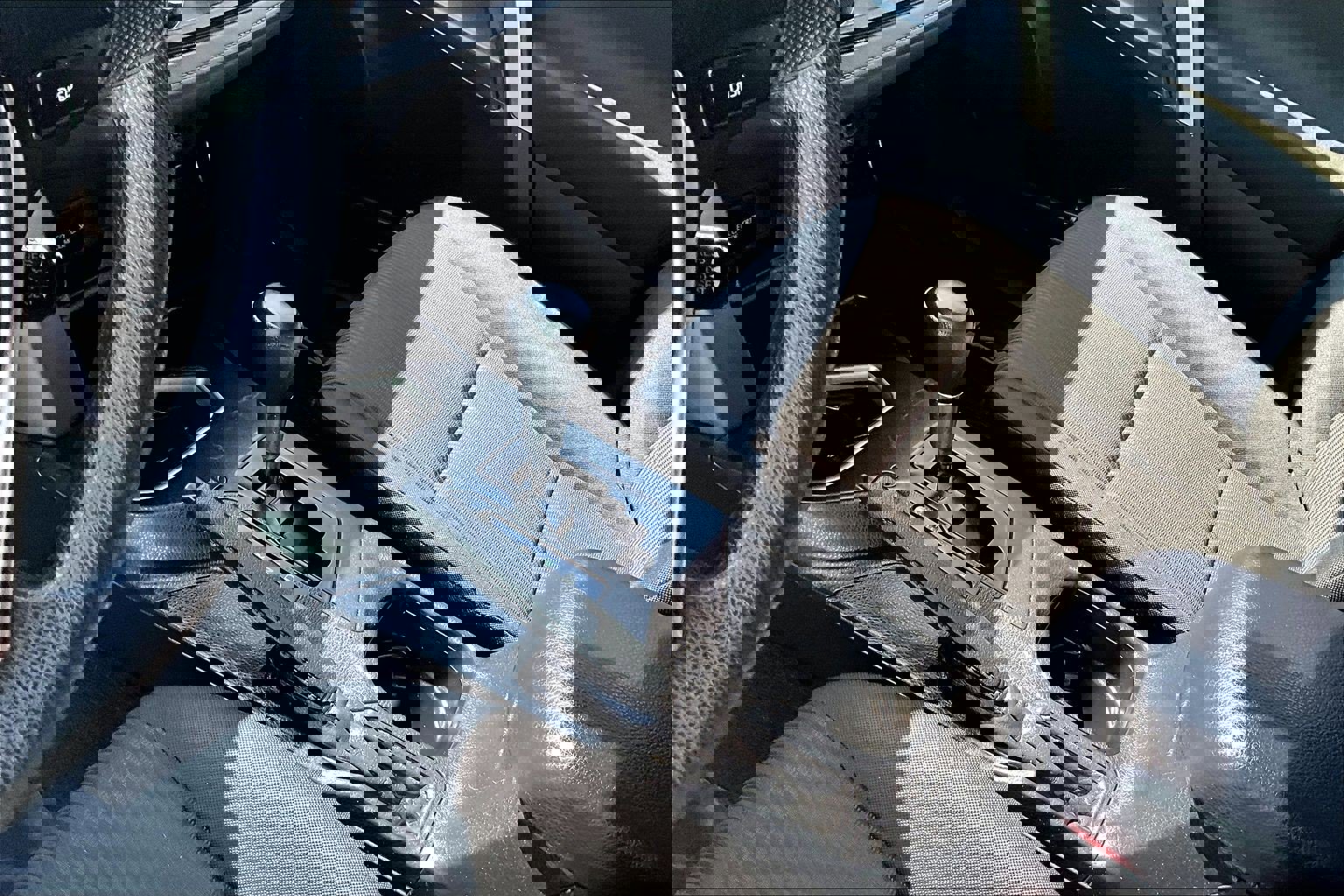 Used 2016 Toyota RAV4 LE image 16