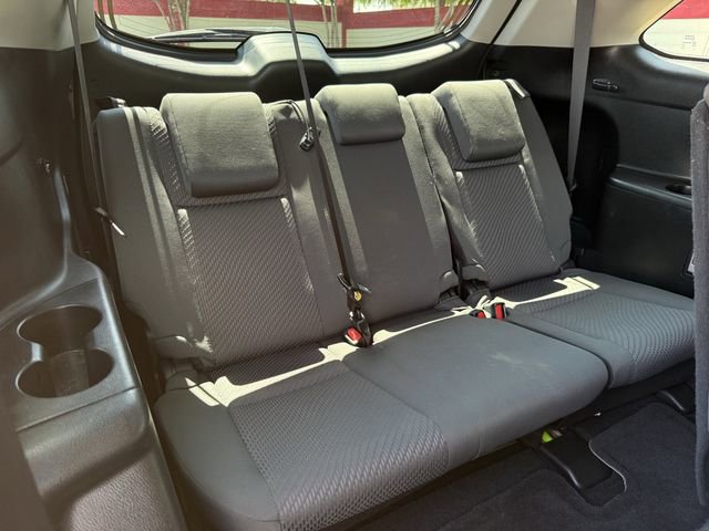 Used 2019 Toyota Highlander LE FWD image 29