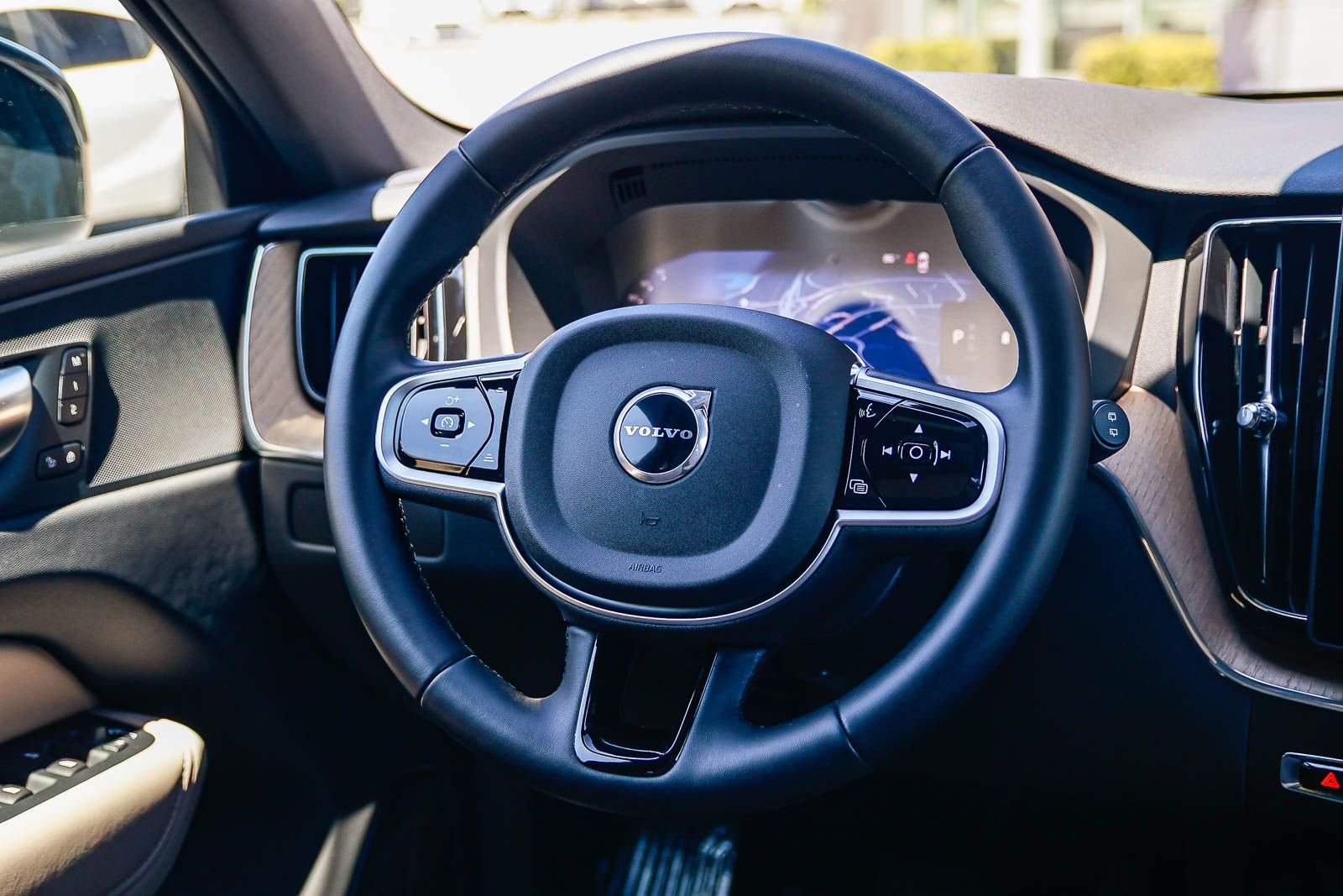 Certified 2026 Volvo XC60 B5 Plus w/ Climate Package PRO AWD/4WD image 17