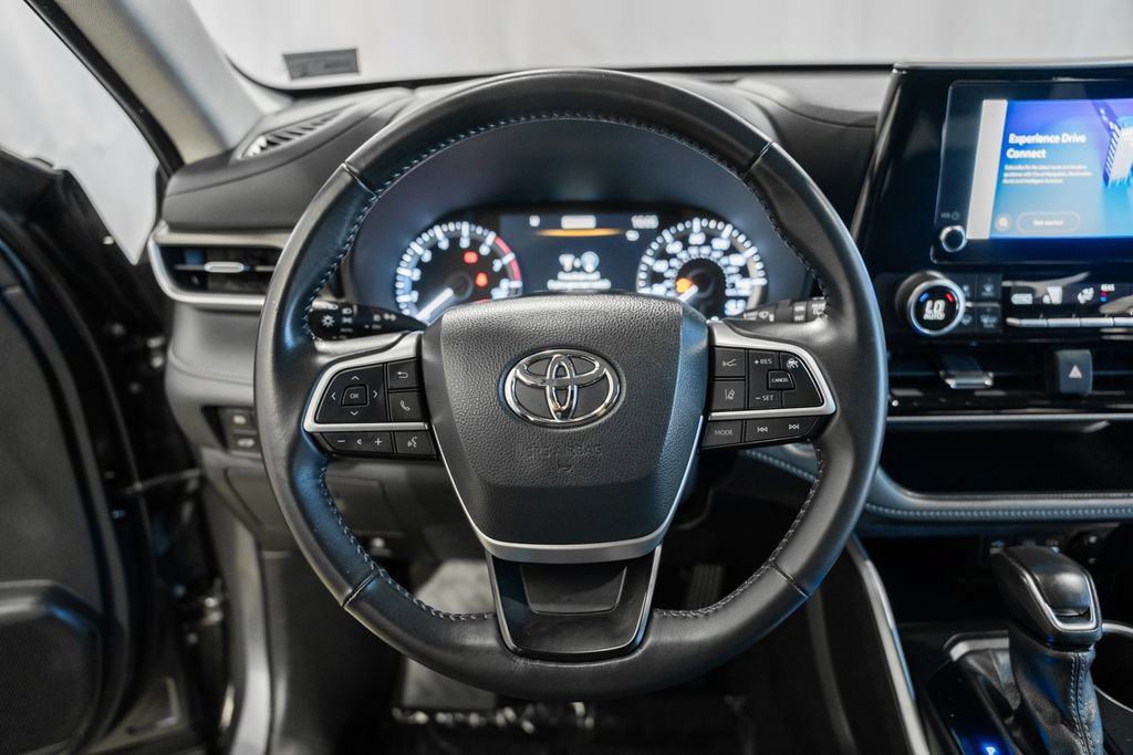 Used 2023 Toyota Highlander LE AWD/4WD image 30